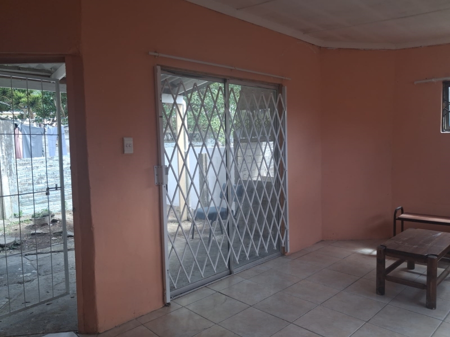 To Let 1 Bedroom Property for Rent in Summerpride Eastern Cape